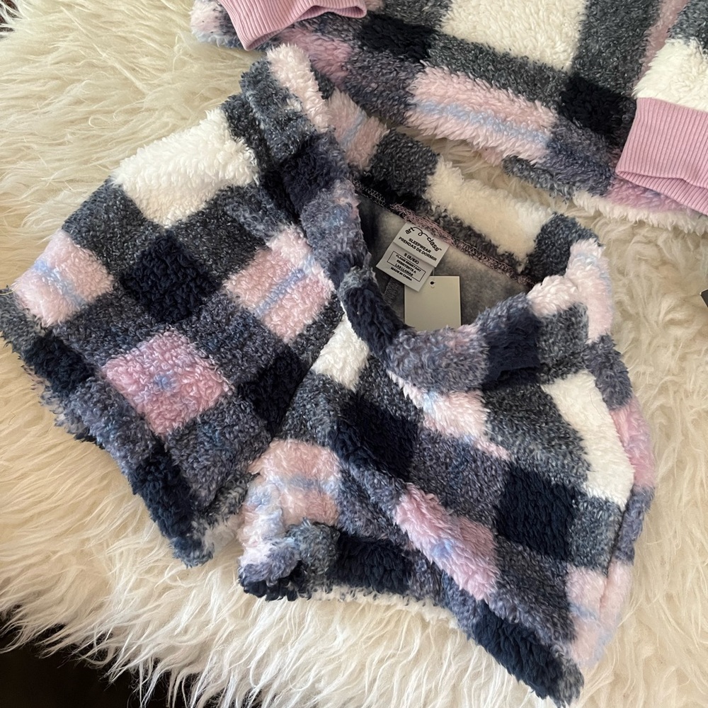 NWT✨ Girls Cozy Plaid Sherpa Short Pajama Set - Picture 3 of 4